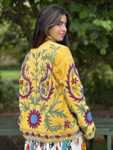 Chaqueta de Otoño para Mujer, Diseño Sujani Amarillo, Tejida a Mano con Bordado Floral de Algodón, para el Mercado Global de Ropa al por Mayor - Product Image 3