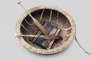 Bateau en bambou avec rames pliantes rouges, décoration rustique côtière, objet décoratif pour hôtel, fait main au Vietnam, décoration d'événements de plage et de villégiature, accent décoratif - Product Image 6