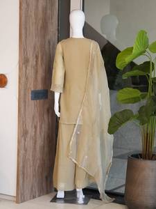 Conjunto de ropa étnica para mujer con top de tela Cosmos premium con lentejuelas, pantalones palazzo y dupatta de encaje de organza. - Product Image 6
