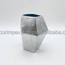 Jarrón de mesa escultural de plata hecho a mano moderno Metal línea delgada aluminio fundido hecho a mano - Product Image 6