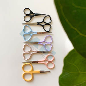 Ciseaux de beauté professionnels pour sourcils, lames droites en acier inoxydable, poignées en acier, pour nail art, fournisseur en gros de haute qualité - Product Image 2