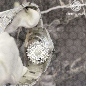 Reloj de lujo para mujer Charm Jewells, de acero inoxidable, caja redonda de 38 mm, bisel con diamantes, cierre plegable de cuarzo analógico - Product Image 2