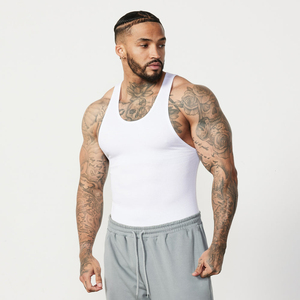 Camiseta sin mangas de gimnasio para hombre, blanca, de punto acanalado, transpirable, cuello redondo, ajuste casual. - Product Image 5