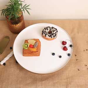 Assiette à dessert ronde en métal de qualité supérieure, couleur unie, finition polie, design minimaliste, passe au lave-vaisselle, idéale pour les fêtes - Product Image 1