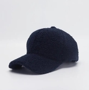 Gorra de béisbol de piel sintética para invierno, cálida, de felpa, ajustable, informal, para exteriores, con protección solar, para mujeres y hombres. - Product Image 1