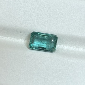 Émeraude naturelle de qualité supérieure du Zambie, 2,30 carats, vert intense, pierre facettée non montée pour la fabrication de bijoux - Product Image 1