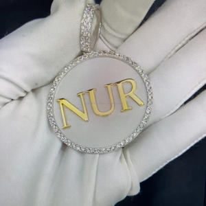 Pendentif en argent sterling 925 personnalisé avec plaque nominative « NUR » et moissanite - Product Image 3