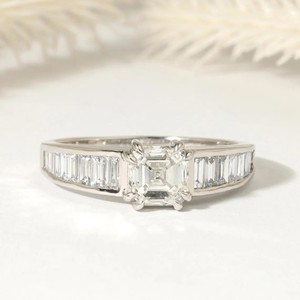 Bague demi-éternité en or massif 10K 14K 18K avec diamant de laboratoire taille Asscher, couleur DEF, clarté VS VVS, certifiée IGI, vente en gros - Product Image 2