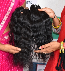 Extensiones de Cabello Humano Baratas al por Mayor: Cabello Virgen Hindú Crudo de Vendedores Indios, Ondulado, con Cutícula Alineada, Doble Trama - Product Image 2