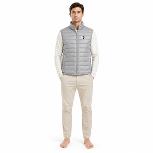 Veste matelassée élégante pour hommes, conçue pour le froid, avec isolation douce, tissu résistant et coupe confortable pour les activités de plein air. - Product Image 1