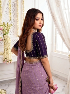 AARA Fashion Elegante Sari de Seda Morado con Bordado Dorado, Protección Solar, para Bodas y Eventos, Largo hasta el Suelo, Corte Regular, India - Product Image 4