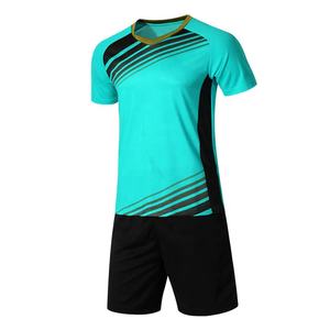 ชุดฟุตบอลแบบแห้งเร็วสำหรับทุกเพศทุกวัย ปรับแต่งได้ พร้อมการพิมพ์แบบระเหิด 100% โพลีเอสเตอร์ สีและโลโก้ตามสั่ง - Product Image 4