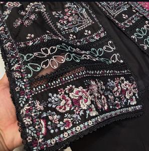Robe d'été en tissu lawn de qualité supérieure pour femmes 2026, vente en gros, ensembles décontractés 3 pièces pour femmes pakistanaises - Product Image 3