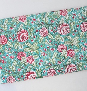 Tissu en coton tricoté de qualité supérieure, résistant à l'eau, imprimé floral, poids moyen, pour vêtements, textiles de maison, sacs et articles pour filles - Vente en gros - Product Image 1