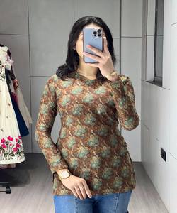 Kurti court moderne en coton cambriquet à motifs floraux dessinés à la main, pour usage quotidien, dernier design, en stock, prix de gros, vêtement ethnique, couleur menthe - Product Image 4