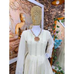 Robe et pantalon Chikankari de créateur avec robes de soirée Dupatta pour une soirée, un look élégant - Product Image 3