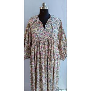 Robe midi décontractée en coton beige à imprimé floral fait main style bohème chic avec col noué et manches courtes pour femme - Product Image 1