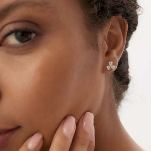 Pendientes de Trébol con Pavé de 14K, de Plata de Ley 925, con Cristales de Moissanita, Ideales para Boda o Compromiso - Product Image 3