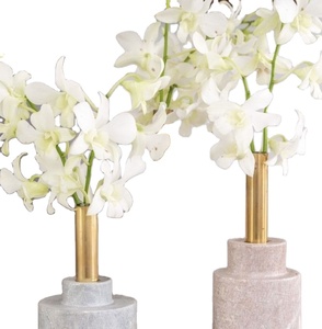 Florero de Metal y Mármol de Lujo, Moderno y Decorativo, Elegante Portaflores Dorado para Mesa de Salón o Comedor - Product Image 1