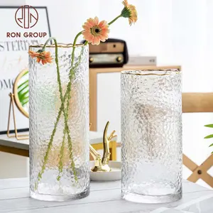 Haute qualité mariage Banquet hôtel en vrac marteau fleur verre vague haut haut clair cylindre Vases en verre avec jante en or