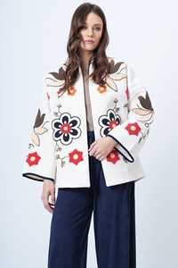 เสื้อคลุมกิโมโนผู้หญิงปักลายดอกไม้สีแดงสดใสโดดเด่นสะดุดตา ดีไซน์โอเวอร์ไซส์สไตล์โบฮีเมียน ให้ลุคหรูหราสง่างามแบบง่ายๆ - Product Image 4