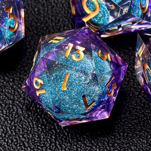 Ensemble de dés DND à noyau liquide bleu violet, 7 pièces, dés polyédriques en résine à bords tranchants avec paillettes pour les jeux de rôle sur table Dungeons and Dragons - Product Image 5