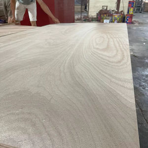 Tablero de Chapa de Eucalipto FOMEX Okume 4x8, 18 mm de Grosor, Diseño Moderno de Primera Clase, Emisión E2, Uso en Interiores para Aplicaciones en Hoteles - Product Image 1