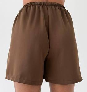 Shorts pour femmes, couleur unie, taille haute, cordon de serrage, tissu satiné, style décontracté, coupe ample, respirant, avec poches - Product Image 3