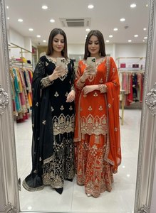 Ensemble Salwar Kameez brodé en pur faux georgette, design attrayant, spécial femmes, avec bas et dupatta, vente en gros - Product Image 4