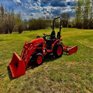 Vente en gros de tracteurs B2601 40 CV 4x4 avec moteur et pompe pour l'agriculture - Livraison rapide et haute productivité - Product Image 1