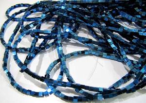 Perles en hématite facettées de couleur bleu royal, forme de cube, 2 mm, longueur 15-16 pouces - Product Image 2