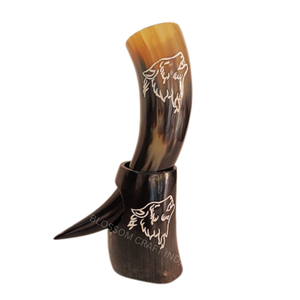Cuerno de búfalo rústico Jarra Martillo de Thor Cuerno de vaca grabado para beber para decoraciones navideñas Uso ceremonial Tallado a mano - Product Image 5