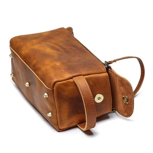 Neceser de Cuero Genuino Premium para Hombre y Mujer, Bolsa de Aseo Duradera para Viaje, Organizador de Artículos de Aseo Elegante, Estuche Impermeable Color Bronceado - Product Image 4