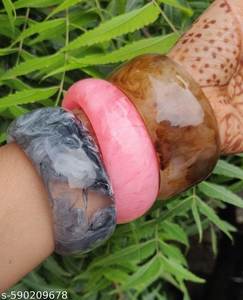 Bracelets en résine UV pour femmes H a CRAFT, faits à la main, écologiques, durables, bijoux de fête classiques avec un motif floral sculpté - Product Image 2