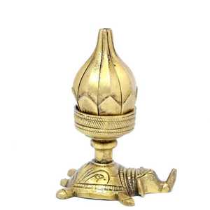 Support de bougie en aluminium courbé avec base en forme d'éléphant et motif floral, fait main, durable et écologique pour les activités religieuses - Product Image 1