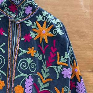 Veste en velours brodé bleu Suzani de qualité supérieure avec motif floral, col montant bohème, manches longues, vêtements d'extérieur pour femmes, automne - Product Image 2
