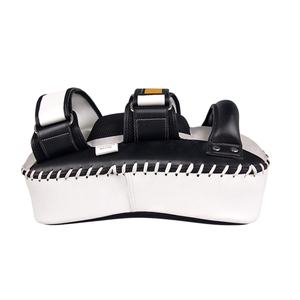 แผ่นรองมวยไทยจากโรงงานโดยตรง ผลิตจากวัสดุ PU และหนัง  ออกแบบและพิมพ์โลโก้ได้ตามต้องการ - Product Image 2