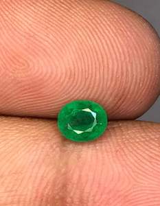 มรกตสีเขียวเข้มธรรมชาติทรงรีเหลี่ยมเพชรพลอยขนาด 5.40x4.60 มม. - Product Image 2