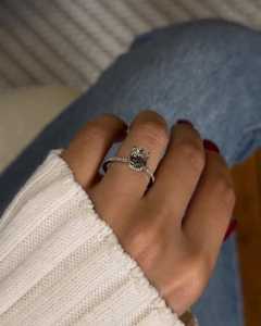Bagues de fiançailles 2 carats en diamant de laboratoire taille coussin, sertis à griffes et pavé, 1,50 mm, solitaires, alliances d'anniversaire et de mariage en or massif 14K 18K - Product Image 3