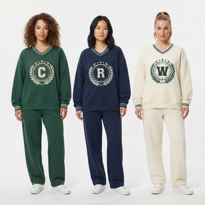 Ensemble assorti sweat-shirt col en V et pantalon long pour femme, avec broderie florale personnalisée de grande initiale - Product Image 5