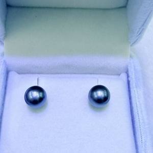 8-9mm Sea Water Tahiti Akoya <b>Pearl</b> <b>Earrings</b> Round and Slightly Flawed 18K Gold-Elegant and Luxurious - Product Image 5