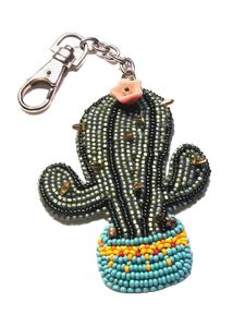 Llavero bordado con cuentas, buen diseño, hecho a mano, y accesorios premium para bolsos para niñas de la India. - Product Image 5