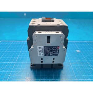 Contactor Magnético LS ELECTRIC MC-32a Usado Como Está, Piezas de Equipos Semiconductores Legacy - Product Image 2