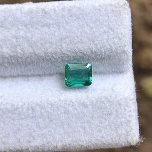 Émeraude Naturelle Rara de Zambie 0,75 Carat Vert Intense Carrée, Pierre Précieuse Libre pour la Création de Bijoux Personnalisés Haut de Gamme - Product Image 1