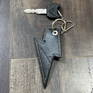 Porte-clés en cuir de vachette fait main personnalisé, bleu et blanc à carreaux, avec un éclair, pour clé de voiture, sac, accessoire - Product Image 6