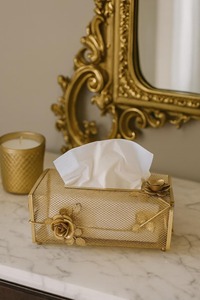 Caja de papel tisú de malla metálica dorada con diseño floral detallado, perfecta para la mesa de la sala de estar y el estilo de habitaciones de hotel. - Product Image 6