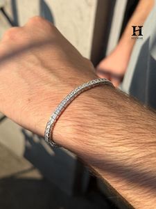 สร้อยข้อมือเทนนิสทรงปรินเซสคัท เงินแท้ 925 ประดับด้วยเพชร CZ คุณภาพสูง - Product Image 5