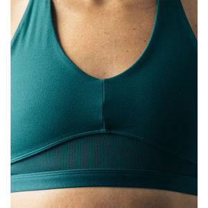 Ensemble de yoga vert, haut court dos nageur à col en V, leggings taille haute, sans couture, respirant, 2 pièces, vêtements de sport pour femme, soutien-gorge de sport émeraude - Product Image 5