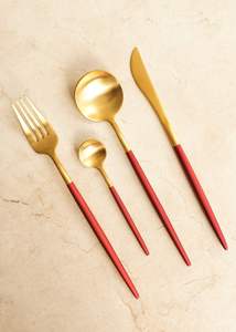 Présentoir de couverts et d'articles de table opulents, conçu pour des expériences culinaires de grande célébration - Product Image 3