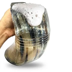 Auténtica taza de cerveza de cuerno natural tallada, jarra para hidromiel, taza para cerveza, artículos para beber, estilo vikingo, rústica, hecha a mano, copa de cuerno, taberna medieval - Product Image 3